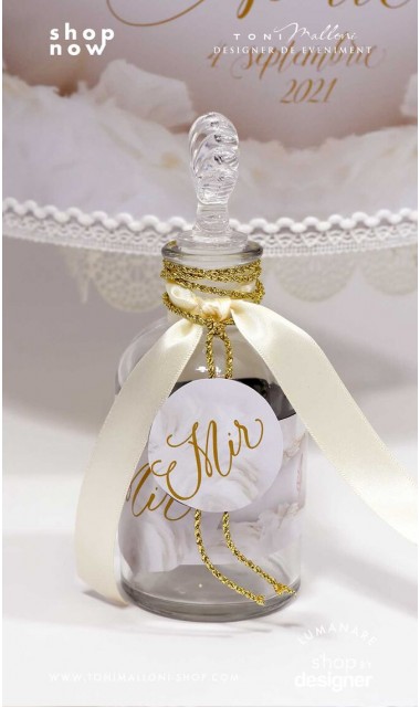 Trusou botez alb cu auriu deosebit de elegant cu lebade gold si broderie customizata Gold Swan 2